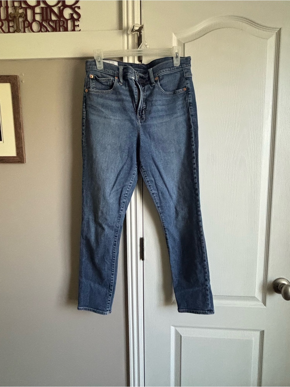 GAP Straight-Leg Women's Denim Jeans in Medium Blue
